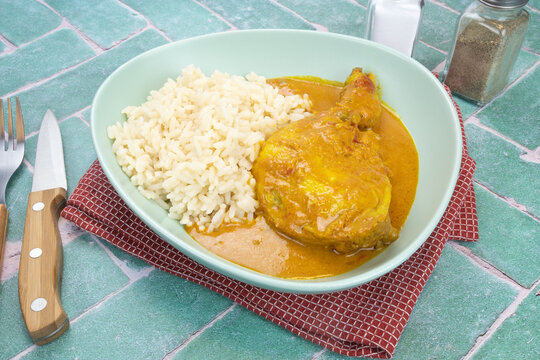 cuisse de poulet au curry et lait de coco,  riz blanc