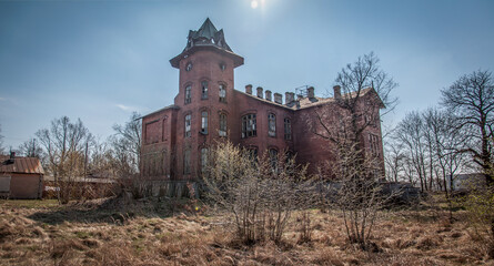 Fototapeta na wymiar Abandoned Satanic palace in Warsaw