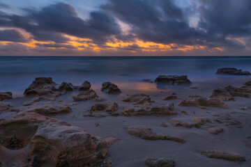 Fototapeta na wymiar pastel sunrise over the ocean at Carlin Park, Jupiter, Florida 