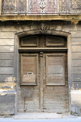 Fototapeta na wymiar Old entrance door, Aix-en-Provence, Provence-Alpes-Côte d'Azur, France