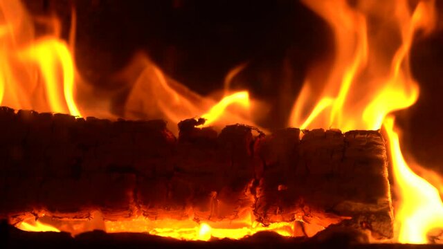 Brennendes Lagerfeuer 