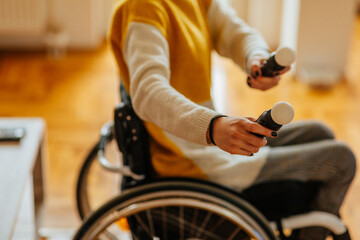 Obraz premium Female in wheelchair wear vr glasses at home