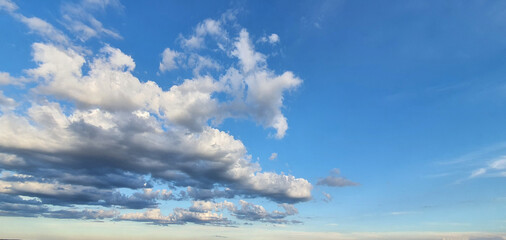 Obraz premium Sky day cloudy background on summer. Space for text.