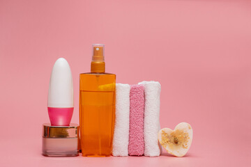 Obraz na płótnie Canvas Flat lay composition with spa cosmetics and towel on pink background