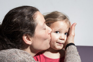 mère et petite fille de deux ans