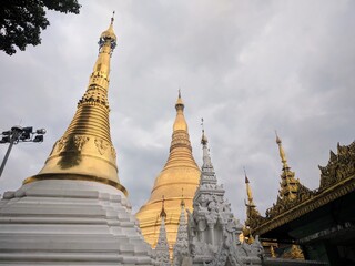 Fototapeta premium Overview of Shwe Dagon Pagoda in Yangon, Myanmar (Burma) - April 2017