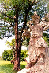 Fototapeta na wymiar statue in the garden