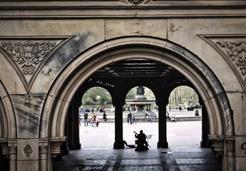New York, NY / USA - April 24 2020: View to the lower level of Bethesda Terrace in Central Park, NYC through the arched tunnel - obrazy, fototapety, plakaty