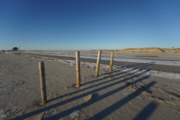 Fototapeta premium Strand im Winter mit Schnee