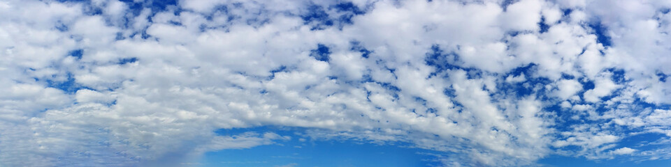 Panorama sky with cloud on a sunny day. Beautiful cirrus cloud...