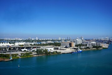Obraz premium Harbor with blue water in Florida