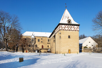 Fototapeta na wymiar renaissance water castle Budyne nad Ohri, North Bohemian region, Czech republic