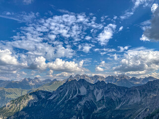 Fototapeta na wymiar mountains and clouds Garmisch