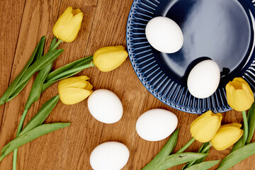 Fototapeta na wymiar blue plate easter eggs tulips holiday tradition