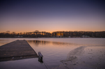 Winterlicher Sonnenuntergang am F&uuml;hlinger See in K&ouml;ln 