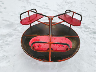Obraz premium Children's carousel on a winter day