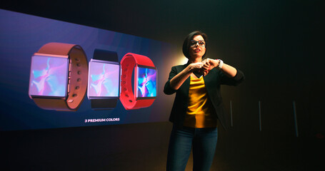 Female speaker starting smart watch presentation
