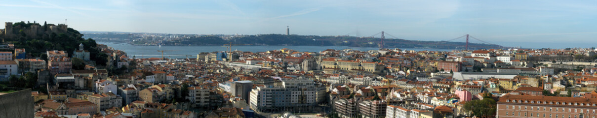 Fototapeta na wymiar Panoramic view of the city of Lisbon, capital of Portugal