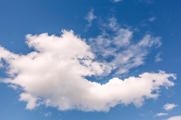 Obraz na płótnie Canvas White cloud in the blue sky