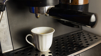 Tazzina di caffè in macchina da caffè 