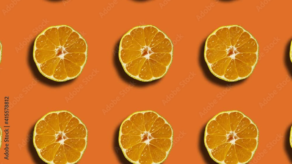 Aufkleber mandarin pattern in geometric grid on an orange background. simple looped motion graphics natural fr