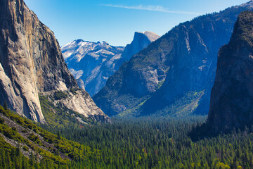 Tunnel View panorama of Yosemite National Park, USA