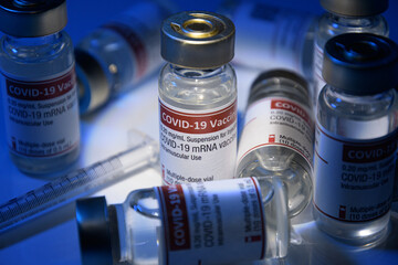 印象的なCOVID-19ワクチンのイメージ