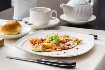 omelet with vegetables and ham