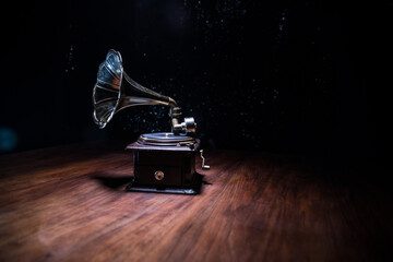 Plakat Old gramophone on a dark background. Music concept