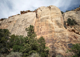 Fototapeta na wymiar Historic Newspaper Rock Trail with hieroglyphics in canyonlands national park Utah