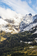 Vue panoramique sur le massif des Pyr&eacute;enn&eacute;es depuis la station de ski de Guzet &agrave; Ustou, en Arri&egrave;ge,