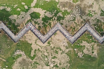 Obraz premium Aerial top view abstract view of the park ground on the folding promenade