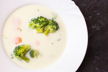 Healthy vegetarian cream of broccoli soup