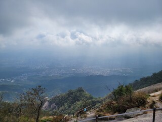 산 정상에서 바라본 멋진 풍경