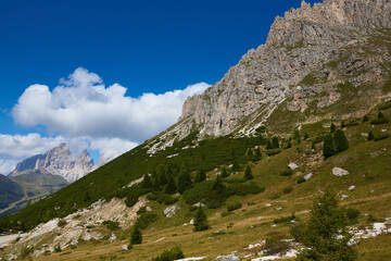 Fototapeta na wymiar Auf dem Passo di Falzarego zwischen Cortina d’Ampezzo und Malga Castello 