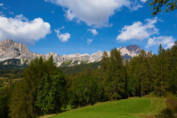 Fototapeta na wymiar Blick auf Cortina d'Ampezzo mit den Dolomiten