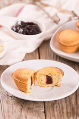 Pasticciotto cake.