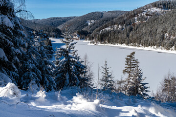 Ohra-Talsperre im Winterkleid