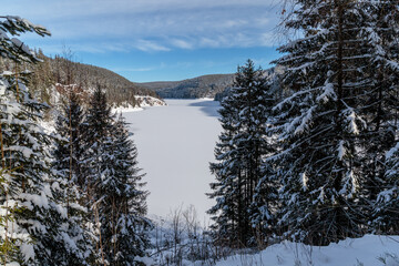 Ohra-Talsperre im Winterkleid