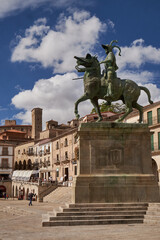 Fototapeta na wymiar Equestrian statue of Francisco Pizarro in Plaza Mayor de Trujillo (Caceres). Work of the American sculptor Charles Casy Rumsey.