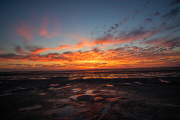 Fototapeta na wymiar Romantischer Sonnenuntergang an der Nordsee