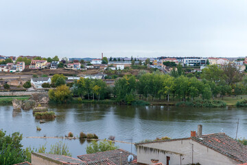 Fototapeta premium RIO DUERO POR ZAMORA