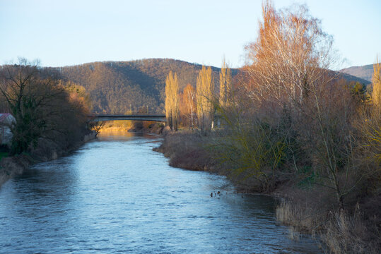 Der Fluss Werra im Herbst bei Bad Soden-Allendorf