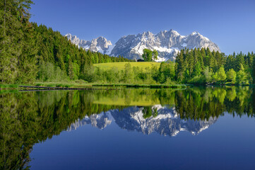 Fototapeta na wymiar Mountain lake in the Alps, Austria