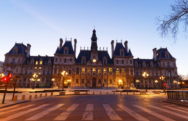 Fototapeta na wymiar City Hall in Paris at night - building housing City of Paris administration. France