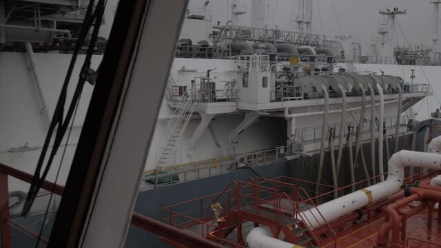 LNG transfer ship to ship