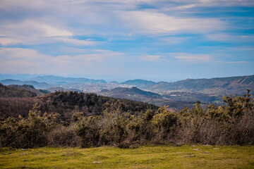 Obraz premium Views of the city of San Sebastian from the Penas de Aya natural park.