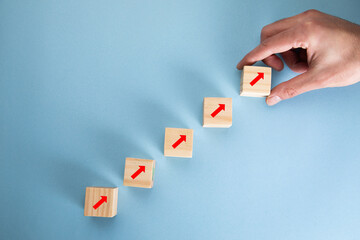 Wooden cubes to the top with arrows.