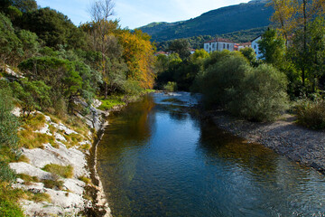 Naklejka na ściany i meble Río Asón, tramo alto entre Ramales y Arredondo. Cantabria. España