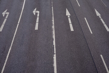 Straßenmarkierung in Hamburg, Deutschland